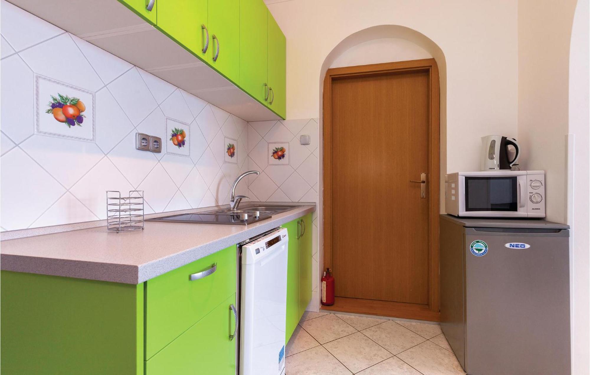 Beautiful Apartment In Crikvenica With Kitchen Εξωτερικό φωτογραφία